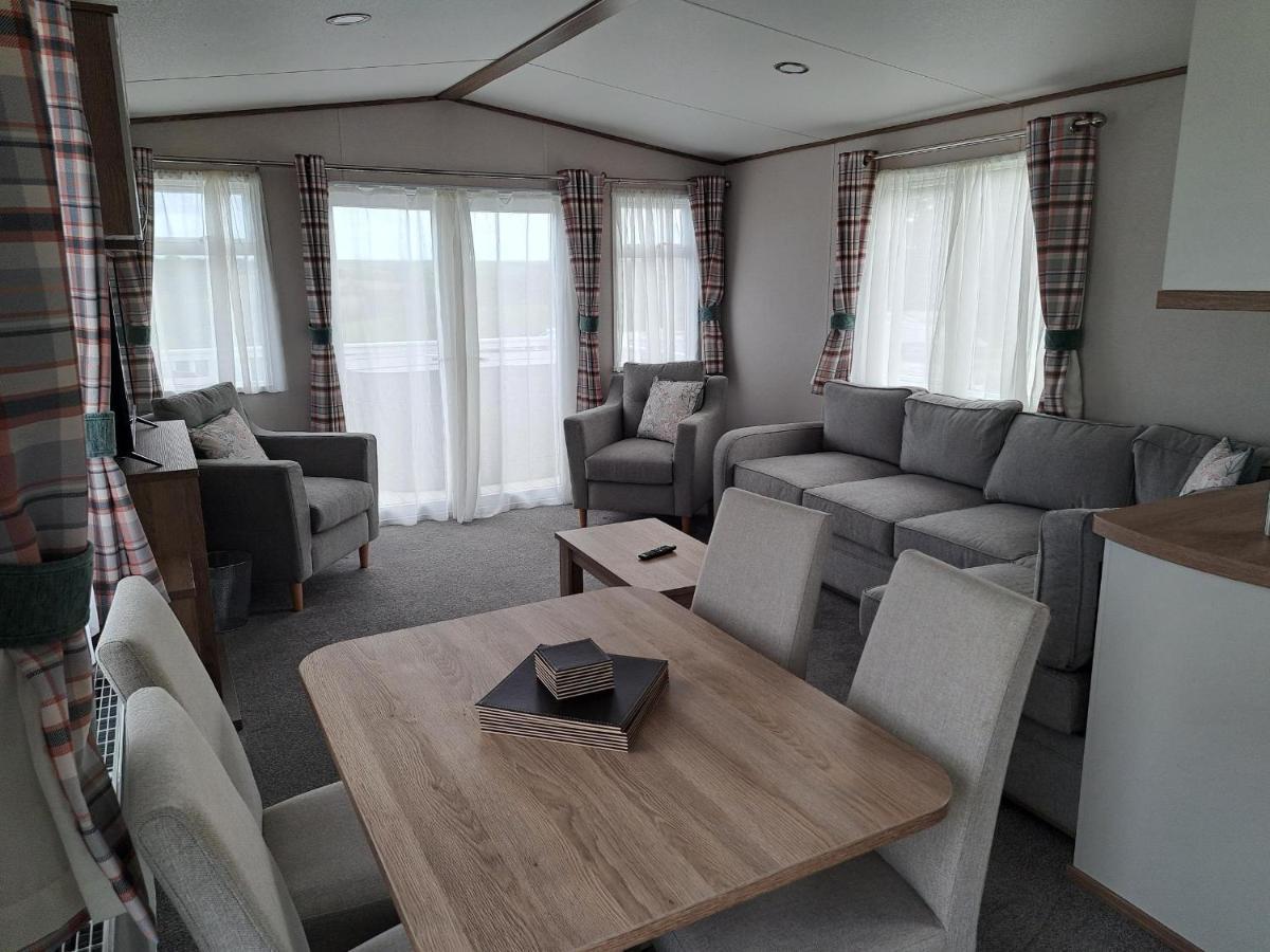 Our Kingfisher 34-4 Persons With Private Hot Tub-Pet Friendly-Tranquil Holiday Away From It All Yet Not Far From St Austell- The Holiday Home Has Two Bedrooms, Living And Dining Area, Equipped Kitchen-Decking-Outdoor Furniture-Fishing Lakes-Perfect Grampound Exterior photo