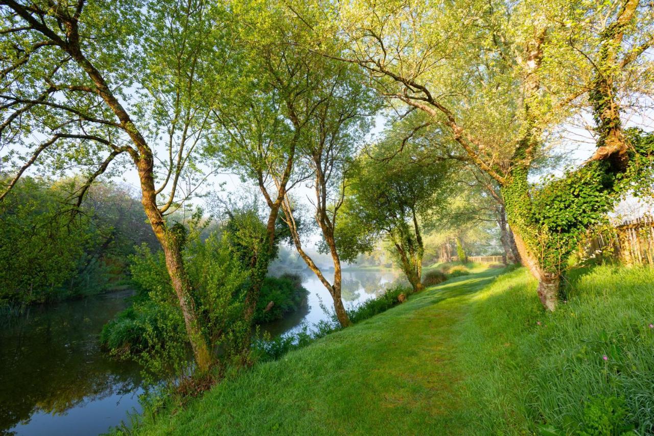 Our Kingfisher 34-4 Persons With Private Hot Tub-Pet Friendly-Tranquil Holiday Away From It All Yet Not Far From St Austell- The Holiday Home Has Two Bedrooms, Living And Dining Area, Equipped Kitchen-Decking-Outdoor Furniture-Fishing Lakes-Perfect Grampound Exterior photo